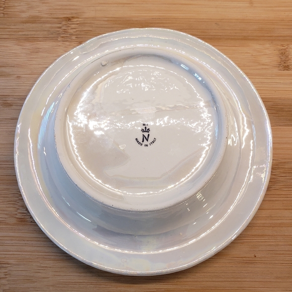 White ceramic ash tray with pearl glaze finish and gold accent, made in Italy - Picture 3 of 7